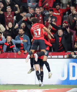 CURITIBA (PR), 07 / 13 / 2024 - COPA DO BRASIL / ATHLETICO / YPIRANGA - Oyuncu Di Yorio, Athletico-GO ve Ypiranga arasında oynanan ve Copa do Brasil kentindeki Ligga Arena 'da oynanan üçüncü tur için geçerli olan maçta golünü kutluyor.