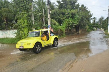 EXTREMOZ (RN), 07 / 12 / 2024 - Bölgeye yağan sağanak yağış nedeniyle, Jenipabu plajına hem Jenipabu yolu üzerinden hem de Rio Grande do Norte 'nin aşırı kuzey kıyısındaki Santa Rita plajı üzerinden ulaşılabilir..