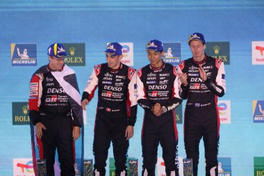 SAO PAULO (SP), 07 / 14 / 2024 - Toyota takımı favorilerini doğruladı ve yarışı bitiren Sebastien Buemi, Brendon Hartley ve Ryo Hirakawa 'dan oluşan 8 numaralı araçla yarışı kazandı, böylelikle beş Hypercar safhasında zafer kazanan beşinci farklı araba oldular.