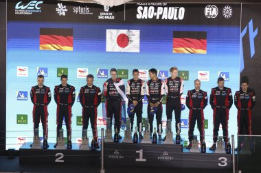 SAO PAULO (SP), 07 / 14 / 2024 - Toyota takımı favorilerini doğruladı ve yarışı bitiren Sebastien Buemi, Brendon Hartley ve Ryo Hirakawa 'dan oluşan 8 numaralı araçla yarışı kazandı, böylelikle beş Hypercar safhasında zafer kazanan beşinci farklı araba oldular.