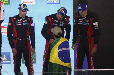 SAO PAULO (SP), 07 / 14 / 2024 - Toyota takımı favorilerini doğruladı ve yarışı bitiren Sebastien Buemi, Brendon Hartley ve Ryo Hirakawa 'dan oluşan 8 numaralı araçla yarışı kazandı, böylelikle beş Hypercar safhasında zafer kazanan beşinci farklı araba oldular.