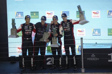 SAO PAULO (SP), 07 / 14 / 2024 - Toyota takımı favorilerini doğruladı ve yarışı bitiren Sebastien Buemi, Brendon Hartley ve Ryo Hirakawa 'dan oluşan 8 numaralı araçla yarışı kazandı, böylelikle beş Hypercar safhasında zafer kazanan beşinci farklı araba oldular.