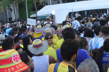 14 Temmuz 2024, Miami, Florida, ABD: Arjantin ve Kolombiya arasındaki futbol maçından önceki taraftarlar hareketi Miami 'deki Hard Rock stadyumunda oynanan Copa America şampiyonası finali için geçerli. 