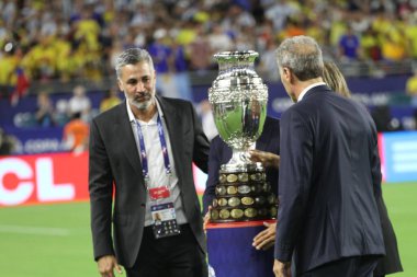 Copa America 2024 Final: Arjantin Kolombiya 'ya karşı. 14 Temmuz 2024, Miami, Florida, ABD: Arjantin ile Kolombiya arasında oynanan futbol maçında Copa America Kupası Miami 'deki Hard Rock stadyumunda oynanan Copa America şampiyonası finali için geçerlidir.