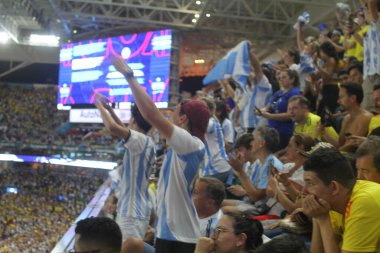 Copa America 2024 Final: Arjantin Kolombiya 'ya karşı. 14 Temmuz 2024, Miami, Florida, ABD: Arjantinli taraftarlar, Arjantin ile Kolombiya arasında oynanan futbol maçında Lautaro Martinez 'in golünü 2024 Copa America şampiyonası finalinde kutladılar 