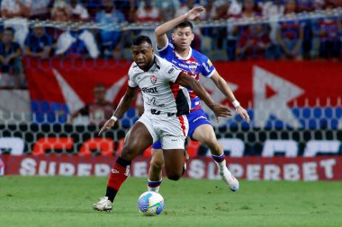 Fortaleza (CE), 07 / 17 / 2024 - Fortaleza EC X Vitoria FC - Alerrandro ve Matheus Rosseto Fortaleza CE 'deki Arena Castelao maçında.