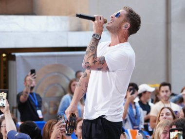 OneRepublic, 19 Temmuz 2024 'te Today Show' da canlı performans sergiledi. OneRepublic 'ten Ryan Tedder, bu sabah Rockefeller Center' daki Today Show 'da olağanüstü bir performans sergiledi.. 