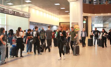 Rio de Janeiro (RJ), 07 / 19 / 2024 - Siber güvenlik şirketi CrowdStrike tarafından Cuma (19) günü meydana gelen küresel siber elektrik kesintisi bazı Brezilyalı şirketleri, özellikle de havaalanlarını ve banka memurlarını etkiledi.