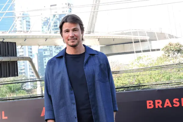 stock image Sao Paulo (SP), 07/19/2024 - Director M. Night Shyamalan was in Sao Paulo this Friday afternoon (19) to promote his new film Trap along with actor Josh Hartnett who stars in the film that premieres on August 8th.