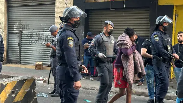 stock image Sao Paulo (SP), 07/19/2024 - POLICE/TRAFFICKERS/CRACOLANDIA - Police Carry Out Major Operation in Cracolandia in the central region to identify drug traffickers and people wanted by the courts, this Friday, July 19th in the center of Sao Paulo.