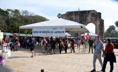 Porto Alegre (SC), Brezilya 07 / 21 / 2024 İkinci Sorumlu Köpek ve Kediler Fuarı bu Pazar günü Parque da Redencao 'da gerçekleşti. Bu etkinlik Çevre ve Altyapı Sekreterliği tarafından düzenlenir. 