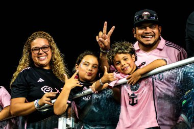 Miami FC, Chicago Fire FC 'ye karşı. 20 Temmuz 2024, Fort Lauderdale, Florida, ABD: Fort Lauderdale 'deki Chase Stadyumu' nda MLS sırasında Miami ile Chicago İtfaiyesi arasındaki futbol sırasında taraftarlar.