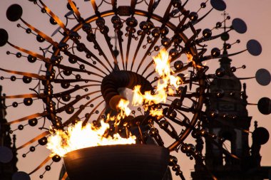 RIO de JANEIRO (RJ), Brezilya 07 / 25 / 2024 - Rio 2016 Olimpiyat Ateşinin yakma töreni, Rio de Janeiro 'nun orta bölgesindeki Candelaria' da gerçekleşti. Belediye şebekesinden öğrencilerin katılımıyla