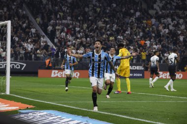 Sao Paulo (SP), Brezilya 07 / 25 / 2024 - Villasanti do Gremio skor yapıyor ve Corinthians ile Thursda arasında oynanan maçta golünü kutluyor.