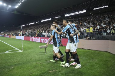 Sao Paulo (SP), Brezilya 07 / 25 / 2024 - Villasanti do Gremio skor yapıyor ve Corinthians ile Thursda arasında oynanan maçta golünü kutluyor.