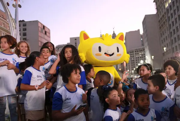 stock image RIO DE JANEIRO (RJ), 07/25/2024 - Lighting ceremony of the Rio 2016 Olympic Pyre, which takes place in Candelaria, Central region of Rio de Janeiro. With the presence of students from the municipal network, celebrities.