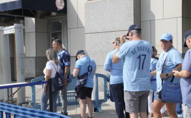 Manchester City ve Milan Friendly. 27 Temmuz 2024, New York, ABD: İngiltere 'nin Manchester City ile İtalya' nın AC Milan 'ı arasında 27 Temmuz Cumartesi günü New York' taki Yankee Stadyumu 'nda oynanması beklenen uluslararası futbol karşılaşması taraftarları. 