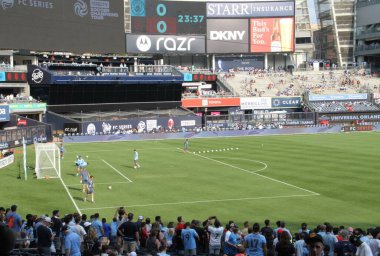 Manchester City ve Milan Friendly. 27 Temmuz 2024, New York, ABD: İngiltere 'nin Manchester City ile İtalya' nın AC Milan 'ı arasında 27 Temmuz Cumartesi günü New York' taki Yankee Stadyumu 'nda oynanması beklenen uluslararası futbol karşılaşması taraftarları. 