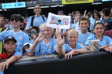 Manchester City ve Milan Friendly. 27 Temmuz 2024, New York, ABD: İngiltere 'nin Manchester City ile İtalya' nın AC Milan 'ı arasında 27 Temmuz Cumartesi günü New York' taki Yankee Stadyumu 'nda oynanması beklenen uluslararası futbol karşılaşması taraftarları