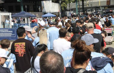 Manchester City ve Milan Friendly. 27 Temmuz 2024, New York, ABD: İngiltere 'nin Manchester City ile İtalya' nın AC Milan 'ı arasında 27 Temmuz Cumartesi günü New York' taki Yankee Stadyumu 'nda oynanması beklenen uluslararası futbol karşılaşması taraftarları