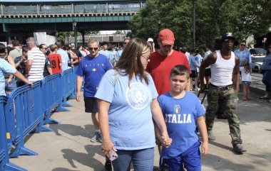Manchester City ve Milan Friendly. 27 Temmuz 2024, New York, ABD: İngiltere 'nin Manchester City ile İtalya' nın AC Milan 'ı arasında 27 Temmuz Cumartesi günü New York' taki Yankee Stadyumu 'nda oynanması beklenen uluslararası futbol karşılaşması taraftarları