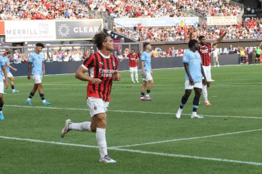 Manchester City ve Milan Friendly. 27 Temmuz 2024, New York, ABD: Milan 'dan Colombo Lorenzo, İngiltere' nin Manchester City ile İtalya 'nın AC Milan takımları arasında oynanması beklenen uluslararası futbol karşılaşmasında takım arkadaşlarıyla ilk golünü kutluyor