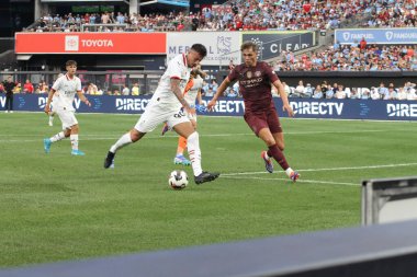 Manchester City ve Milan Friendly. 27 Temmuz 2024, New York, ABD: AC Milan 'dan Nasti Marco, İngiltere' nin Manchester City ile İtalya 'nın AC Milan takımları arasında oynanması beklenen uluslararası futbol karşılaşmasında takım arkadaşlarıyla golünü kutluyor 