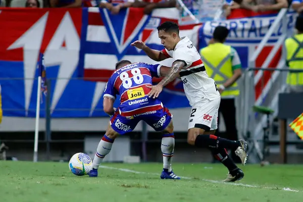 stock image Fortaleza (CE), 07/27/2024 - FOOTBALL/SAO PAULO/FORTALEZA - Lucas Sacha and Igor in a match between Fortaleza (CE) against Sao Paulo, valid for the 20th round of the Brazilian Championship.