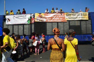 RIO de JANEIRO (RJ), 07 / 28 / 2024 - MARCHA / BLACK KADINLAREN / RJ - Rio de Janeiro 'daki 10 Mart Pazar günü, Rio de Janeiro' daki Copacabana plajında, 28 Temmuz 2024 Pazar günü gerçekleşti..