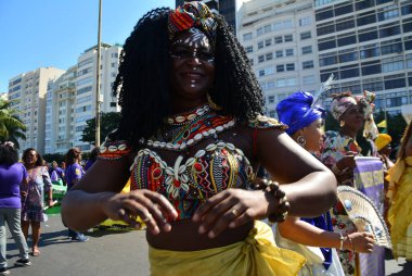 RIO de JANEIRO (RJ), 07 / 28 / 2024 - MARCHA / BLACK KADINLAREN / RJ - Rio de Janeiro 'daki 10 Mart Pazar günü, Rio de Janeiro' daki Copacabana plajında, 28 Temmuz 2024 Pazar günü gerçekleşti..