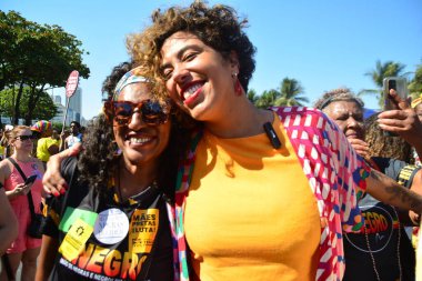 RIO de JANEIRO (RJ), 07 / 28 / 2024 - MARCHA / BLACK KADINLAREN / RJ - Rio de Janeiro 'daki 10 Mart Pazar günü, Rio de Janeiro' daki Copacabana plajında, 28 Temmuz 2024 Pazar günü gerçekleşti..
