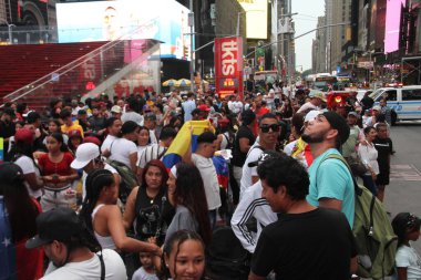 Venezuelalılar Times Meydanı-New York 'ta Özgürlük ve Özgür Seçimler İçin Protesto Ediyor. 28 Temmuz 2024, New York, ABD