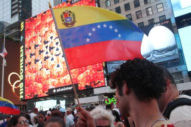 Venezuelalılar Times Meydanı-New York 'ta Özgürlük ve Özgür Seçimler İçin Protesto Ediyor. 28 Temmuz 2024, New York, ABD
