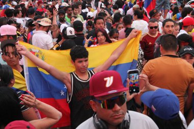 Venezuelalılar Times Meydanı-New York 'ta Özgürlük ve Özgür Seçimler İçin Protesto Ediyor. 28 Temmuz 2024, New York, ABD
