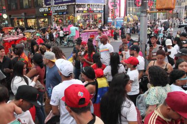 Venezuelalılar Times Meydanı-New York 'ta Özgürlük ve Özgür Seçimler İçin Protesto Ediyor. 28 Temmuz 2024, New York, ABD