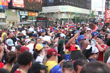 Venezuelalılar Times Meydanı-New York 'ta Özgürlük ve Özgür Seçimler İçin Protesto Ediyor. 28 Temmuz 2024, New York, ABD