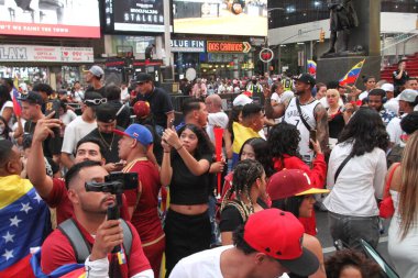 Venezuelalılar Times Meydanı-New York 'ta Özgürlük ve Özgür Seçimler İçin Protesto Ediyor. 28 Temmuz 2024, New York, ABD