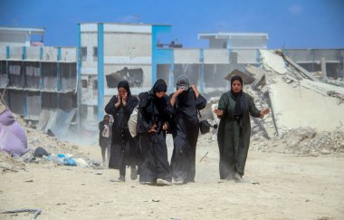 İsrail ordusunun Doğu Bani Sila-Khan Yunus 'tan çekilmesi. 30 Temmuz 2024, Han Yunus, Gazze, Filistin: İsrail ordusunun çekilmesinden sonra bile Doğu Bani Sila 'daki Filistinlilerin tahliyesinin sürmesi 