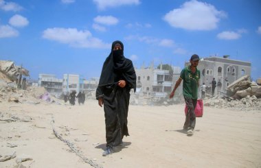 İsrail ordusunun Doğu Bani Sila-Khan Yunus 'tan çekilmesi. 30 Temmuz 2024, Han Yunus, Gazze, Filistin: İsrail ordusunun çekilmesinden sonra bile Doğu Bani Sila 'daki Filistinlilerin tahliyesinin sürmesi 