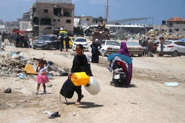 İsrail ordusunun Doğu Bani Sila-Khan Yunus 'tan çekilmesi. 30 Temmuz 2024, Han Yunus, Gazze, Filistin: İsrail ordusunun çekilmesinden sonra bile Doğu Bani Sila 'daki Filistinlilerin tahliyesinin sürmesi 