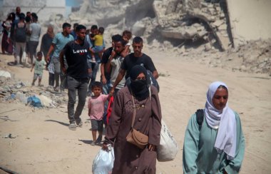 İsrail ordusunun Doğu Bani Sila-Khan Yunus 'tan çekilmesi. 30 Temmuz 2024, Han Yunus, Gazze, Filistin: İsrail ordusunun çekilmesinden sonra bile Doğu Bani Sila 'daki Filistinlilerin tahliyesinin sürmesi 