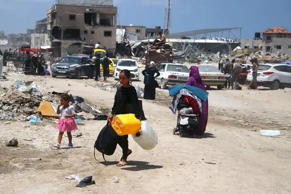 İsrail ordusunun Doğu Bani Sila-Khan Yunus 'tan çekilmesi. 30 Temmuz 2024, Han Yunus, Gazze, Filistin: İsrail ordusunun çekilmesinden sonra bile Doğu Bani Sila 'daki Filistinlilerin tahliyesinin sürmesi 