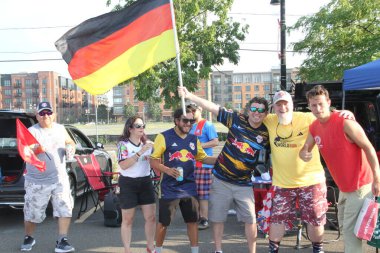 Red Bull Leipzig, Aston Villa Friendly 'e karşı. 31 Temmuz 2024, Harrison, New Jersey: Red Bull Leipzig ile Aston Villa arasındaki dostluk maçından önce taraftarlar 31 Temmuz Çarşamba günü Harrison, New Jersey 'deki Red Bull Arena' ya geldiler. 