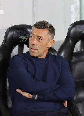 CURITIBA (PR), Brazil 07 / 31 / 2024 - Bragantino teknik direktörü Pedro Caixinha, Ligga Arena 'da oynanan Copa do Brasil' in 16. Raundunun ilk ayağı için geçerli olan Athletico Paranaense maçında
