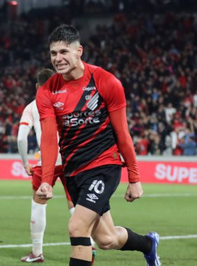 CURITIBA (PR) Brazil 07 / 31 / 2024 Zapelli Athletico Paranaense takımından ve Bragantino 'ya karşı oynadığı ve Copa do Brasil' in 16 raundunun ilk ayağı için geçerli olan maçta golünü kutluyor.