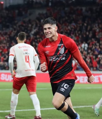 CURITIBA (PR) Brazil 07 / 31 / 2024 Zapelli Athletico Paranaense takımından ve Bragantino 'ya karşı oynadığı ve Copa do Brasil' in 16 raundunun ilk ayağı için geçerli olan maçta golünü kutluyor.