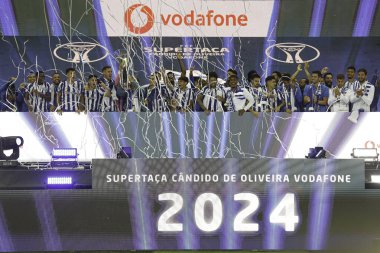 Aveiro (PT) Portekiz 08 / 03 / 2024 - Porto oyuncuları, Aveiro Belediye Stadyumu 'nda düzenlenen Candido de Oliveira Supertaca finali için geçerli olan Sporting x Porto ile oynadıkları maçtan sonra şampiyonluğu kutluyorlar