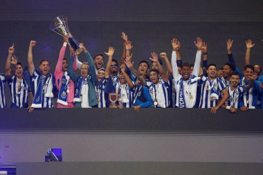 Aveiro (PT) Portekiz 08 / 03 / 2024 - Porto oyuncuları, Aveiro Belediye Stadyumu 'nda düzenlenen Candido de Oliveira Supertaca finali için geçerli olan Sporting x Porto ile oynadıkları maçtan sonra şampiyonluğu kutluyorlar