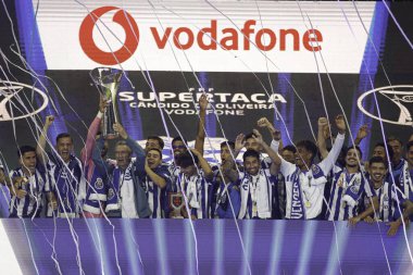 Aveiro (PT) Portekiz 08 / 03 / 2024 - Porto oyuncuları, Aveiro Belediye Stadyumu 'nda düzenlenen Candido de Oliveira Supertaca finali için geçerli olan Sporting x Porto ile oynadıkları maçtan sonra şampiyonluğu kutluyorlar