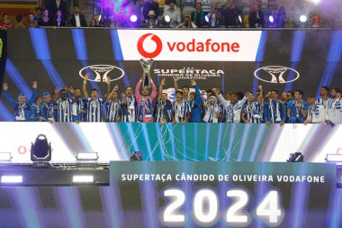 Aveiro (PT) Portekiz 08 / 03 / 2024 - Porto oyuncuları, Aveiro Belediye Stadyumu 'nda düzenlenen Candido de Oliveira Supertaca finali için geçerli olan Sporting x Porto ile oynadıkları maçtan sonra şampiyonluğu kutluyorlar
